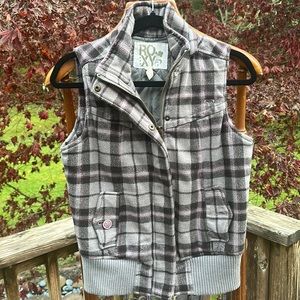 Roxy plaid vest 2 way zip & snap button closure grey,black&purple size Small